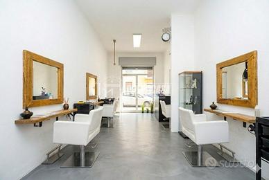 LOCALE COMMERCIALE IN POSIZIONE STRATEGICA !!