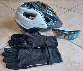 casco occhiali e guanti uomo ciclismo