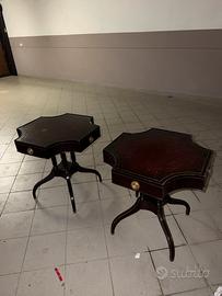 Coppia di tavolini/comodini d’antiquariato
