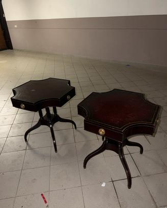 Coppia di tavolini/comodini d’antiquariato