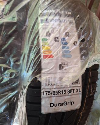 2 PNEUMATICI ESTIVI 175/65 R 15