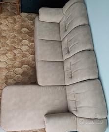 Divano angolare beige effetto scamosciato — Come n