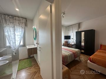 Stanza con bagno in camera ad uso esclusivo