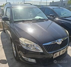 SKODA ROOMSTER per ricambi usati