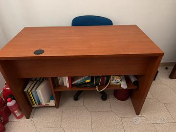 Scrivania  porta pc