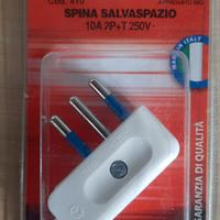 Spina elettrica salvaspazio Polypool 10A 2P+T 250V