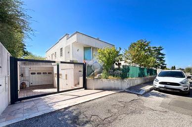 VILLA A SCHIERA CENTRALE A PUTIGNANO