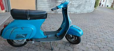 Vespa 50 special azzurra