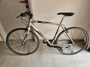 Bici ibrida NSR performance.