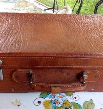 Valigia cuoio fodera interna in raso anni 50