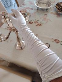 guanti lunghi in raso bianco e lucido