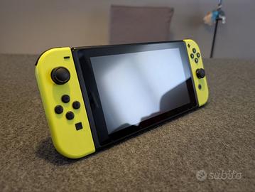 Nintendo Switch con Joy‑Con gialli