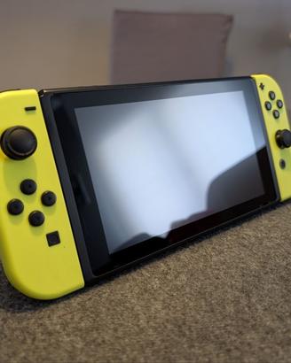 Nintendo Switch con Joy‑Con gialli