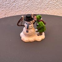 Bambina con pupazzo lemax