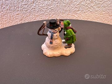 Bambina con pupazzo lemax