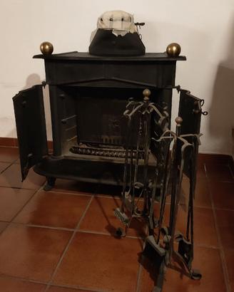 STUFA A LEGNA IN GHISA