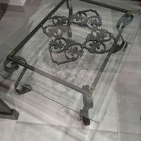 Ferro battuto e piano in cristallo