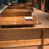 Panche  e tavoli in legno