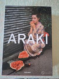 NOBUYOSHI  ARAKI– volume  Taschen.