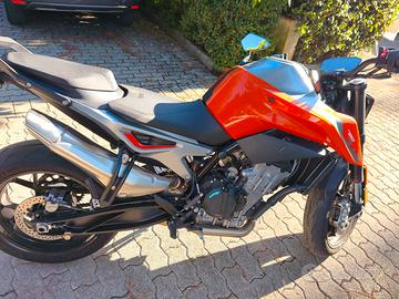 KTM Duke 790