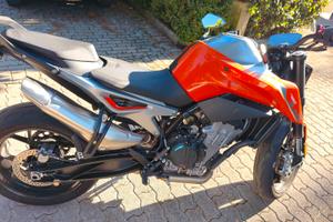 KTM Duke 790