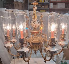Lampadario anni 70 ottone e porcellana dipinta