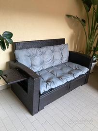 Divano tre posti da giardino .