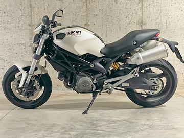 Ducati Monster 696 bianco perla
