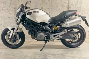Ducati Monster 696 bianco perla
