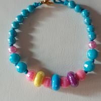 Braccialetto con perline colorate 