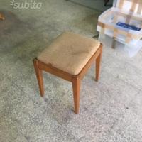 Sgabello con contenitore