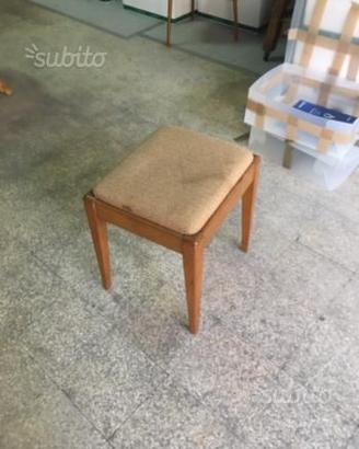 Sgabello con contenitore