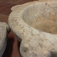 mortai antichi in marmo