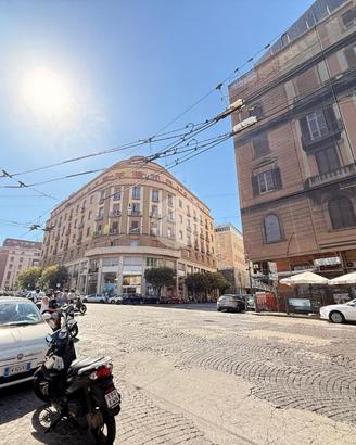 NEGOZIO A NAPOLI