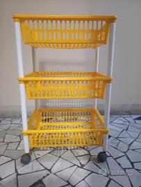 Carrello con ruote. 