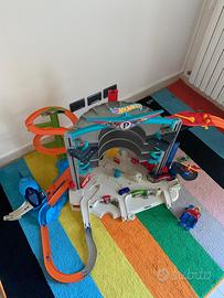 Pista garage hot wheels squalo