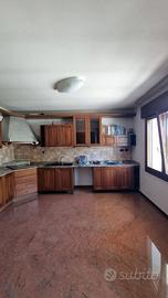 Cucina angolare in arte povera