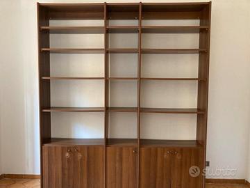 Libreria usata color legno scuro