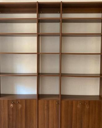 Libreria usata color legno scuro