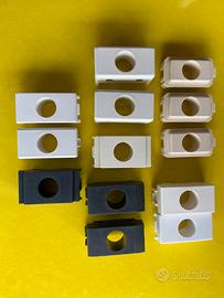 FRONTALINI UN FORO PER PRESE TV FRACARRO 13 PEZZI