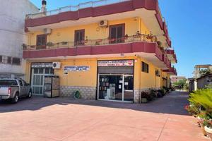 Palazzo / Stabile di 1000 m² con più di 5 locali a