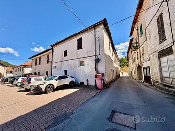 5 LOCALI A CALIZZANO