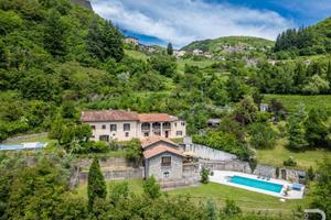 Grande proprietà in posizione tranquilla e privile