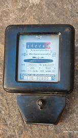 Misuratore Contatore elettrico 220 Volt di Datato 