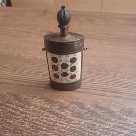 Antica tabacchiera cinese in metallo e osso