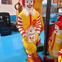 Statua fondazione Ronald MC Donald's