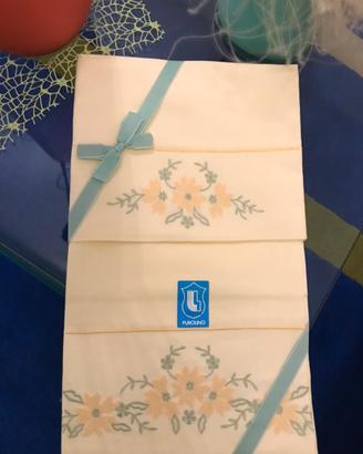Set asciugamani in  puro lino con ricamo Siletti