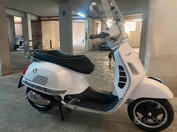 Vespa 300 gts