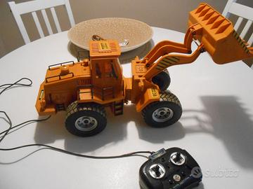 Camion ruspa escavatore