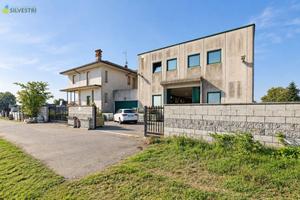Immobile di 1200 m² a Casalino